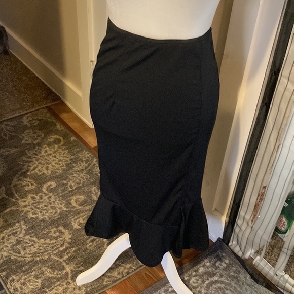 Sheins bell shaped ruffled bottom skirt size S - Picture 7 of 8